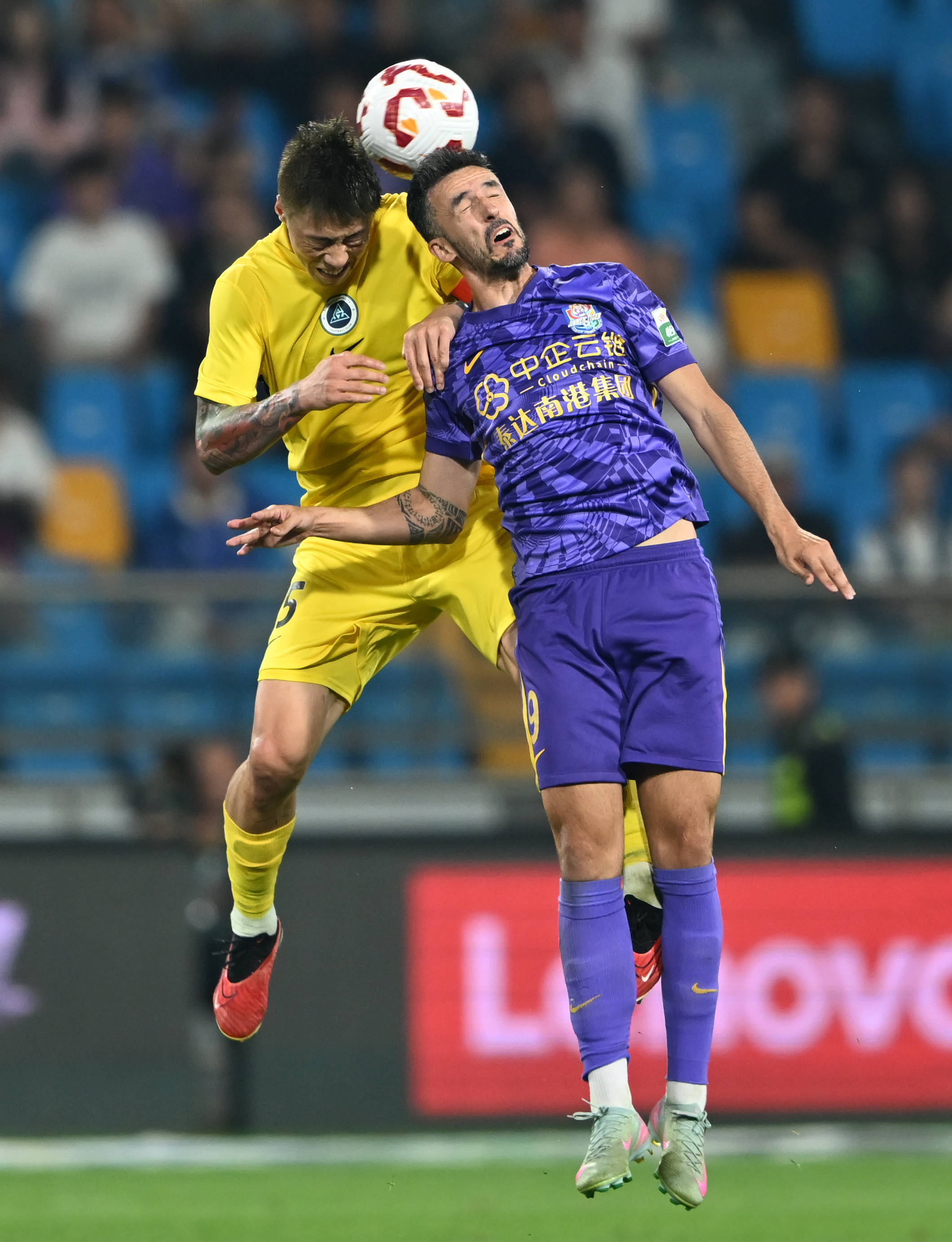 意甲保级大战：帕尔马客场击败比萨，恩佐拉红牌离场