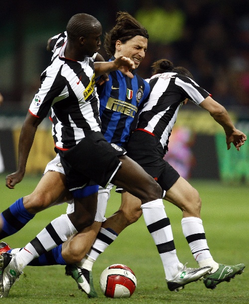 美因茨后卫科尔德甲生涯第9次染红，成德甲历史染红最多球员