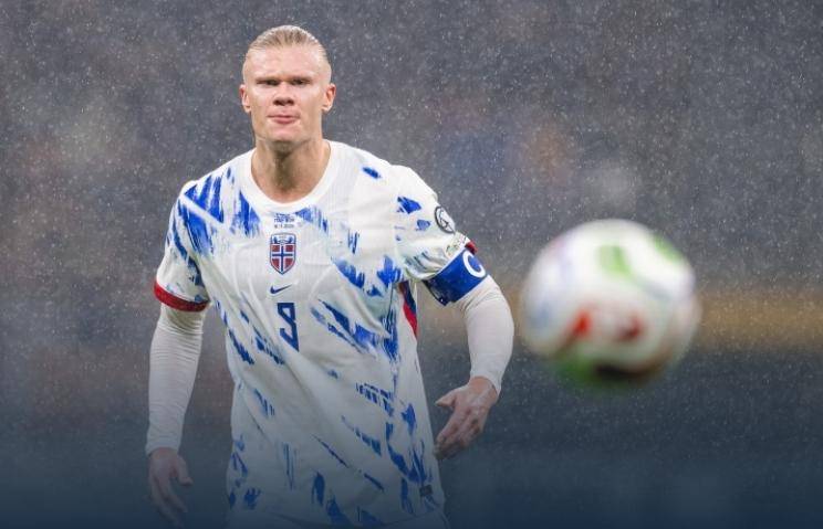 利兹联在英超第14轮主场3-1战胜切尔西，田中碧首球+勒温破门，结束连败并跳出降级区。